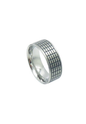 Men’s silver band ring with grid engraving – Modern and sleek