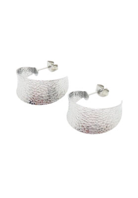 Silver hammered hoop earrings with a textured surface – Contemporary and stylish