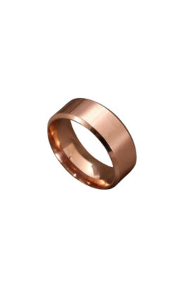 Minimalist rose gold band with a sleek matte finish, crafted from durable stainless steel – a stylish unisex wedding and fashion ring.