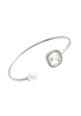 Silver-plated bracelet with a pearl and a sparkling crystal accent.
